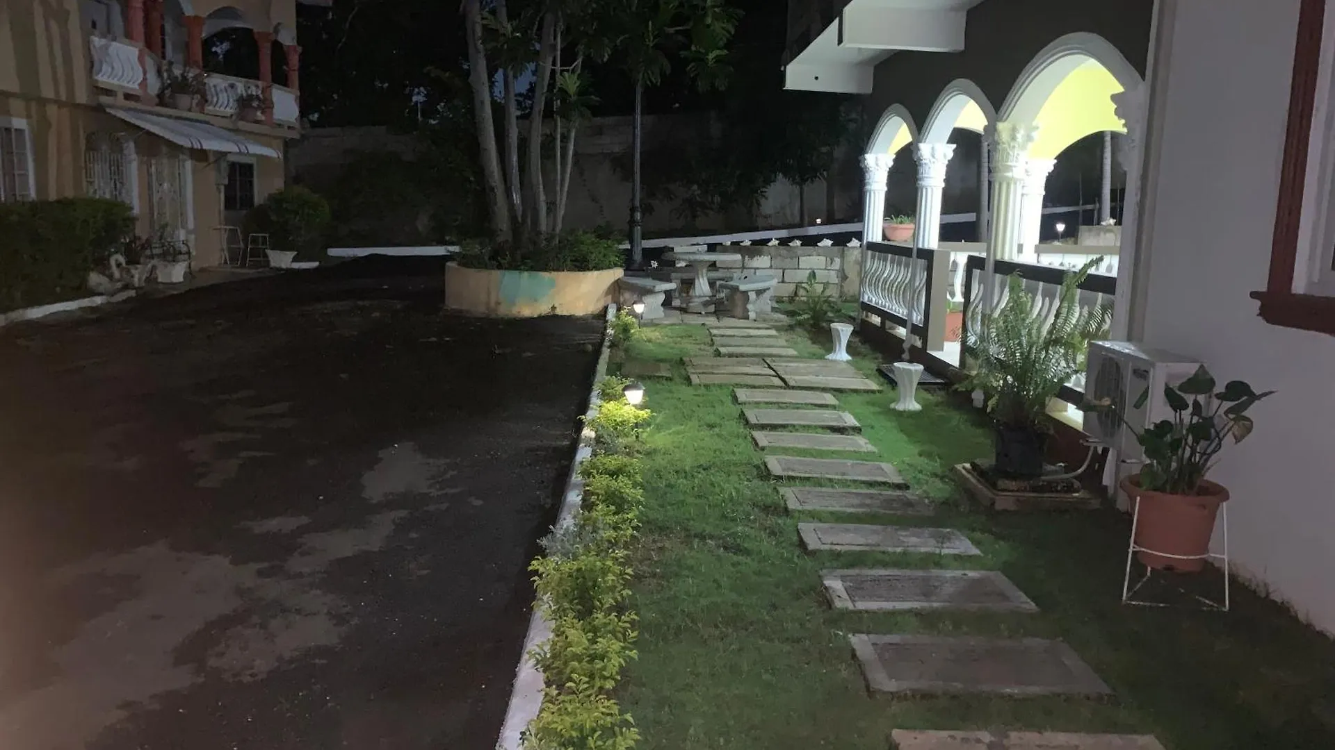 בית נופש Whitehouse Mini Cozy Lodging ג'מייקה